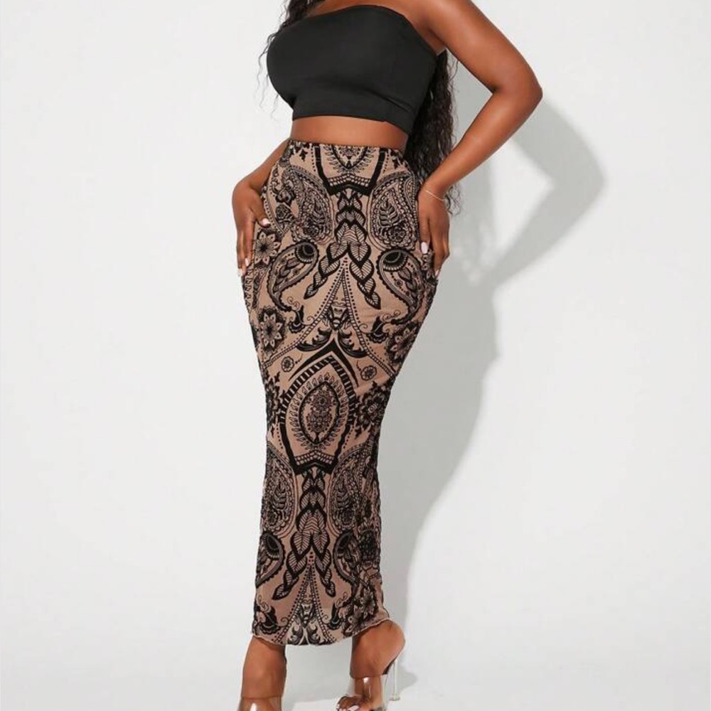 SOLD!! ✨ Curve Hugging Khaki & Black Baroque Print Maxi Skirt ✨ Sexy • Elegant